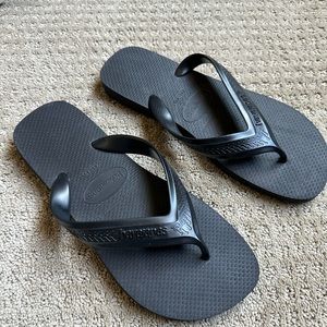Havaianas black flip flops